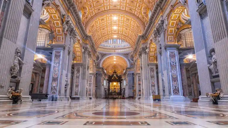 St. Peter’s Basilica: ईसाई धर्म और कला का अद्वितीय संगम