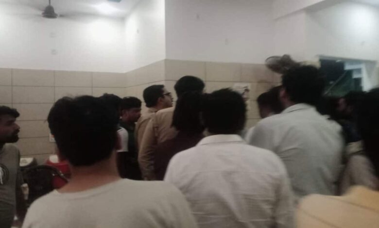 Suspicious death of a girl child in Sambhal creates commotion, clinic accused of negligence