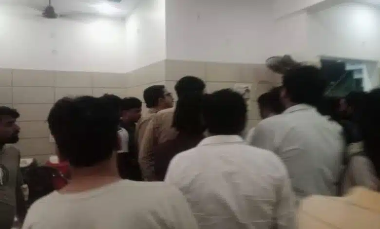 Suspicious death of a girl child in Sambhal creates commotion, clinic accused of negligence