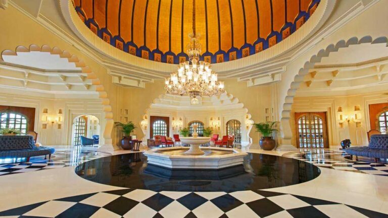 The Oberoi Udaivilas, उदयपुर: शाही ठाठ-बाट और भारतीय सांस्कृतिक वैभव का प्रतीक