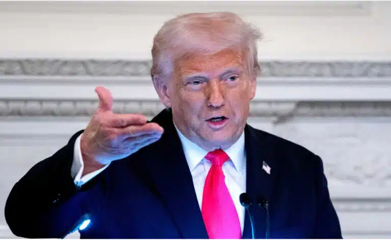 वैश्विक बाजारों में मेगा टैरिफ का झटका: Trump बोले – “दवा काम कर रही है”
