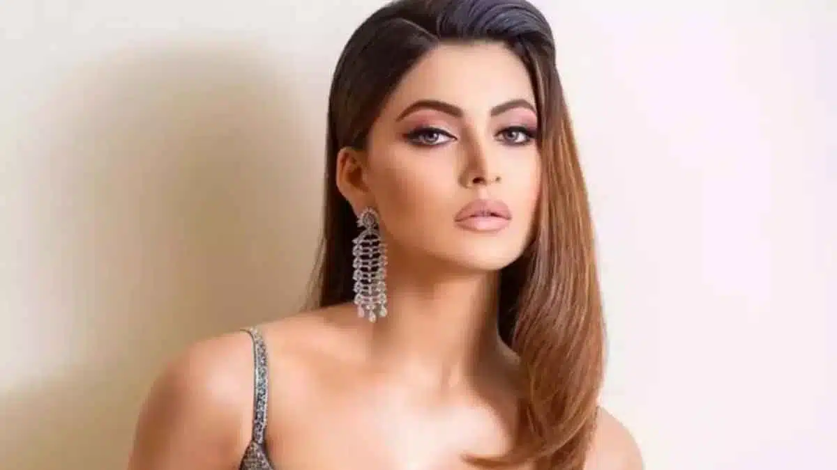 Urvashi is proud of her beauty, users said it's too much!