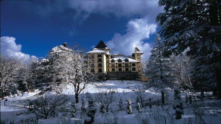 Wildflower Hall, शिमला: एक शानदार रिजॉर्ट और ऐतिहासिक स्थल