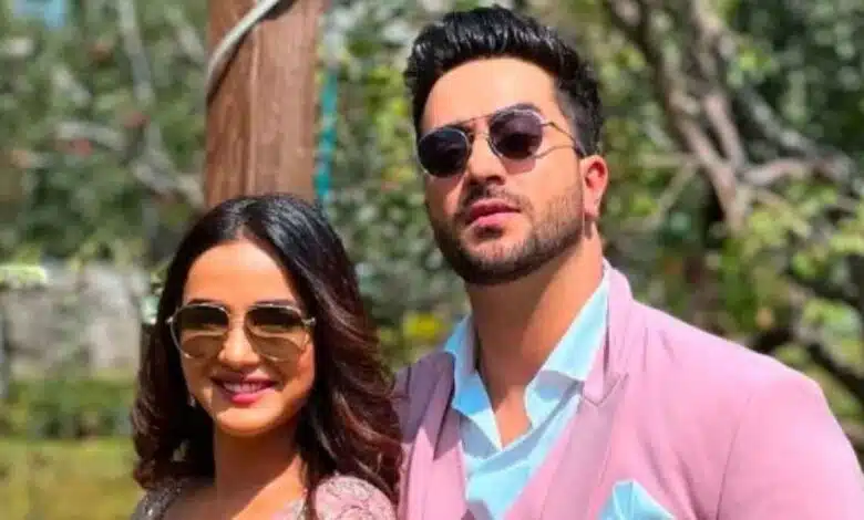 With Jasmine's support, Ali faces the enemy!