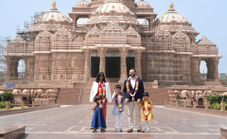 JD Vance और उनके परिवार ने अक्षरधाम मंदिर में आध्यात्मिक पड़ाव के साथ भारत की यात्रा शुरू की