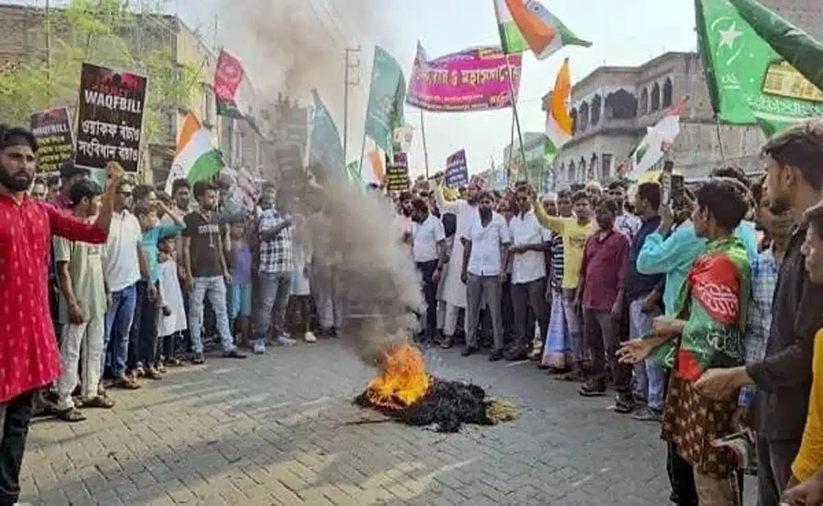 Murshidabad violence: Calcutta High Court orders deployment of central forces during protests over Waqf Act