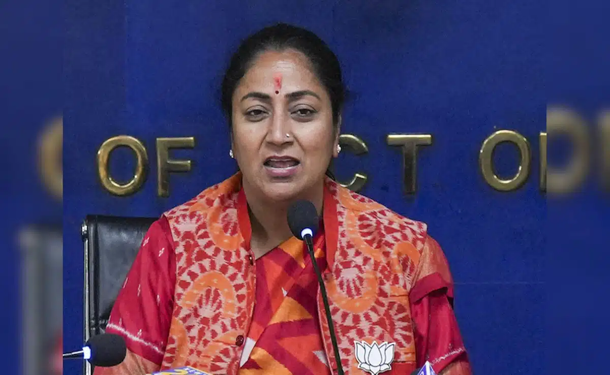 Chief Minister Rekha Gupta ordered a quick inquiry into the Mustafabad building accident