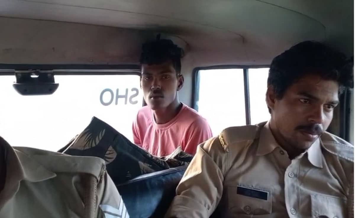 Bahjoi and Baniyathera police teams arrested three robbers in Sambhal