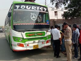 Traffic campaign intensifies in Sambhal, hunter runs on vehicles parked in no parking areas