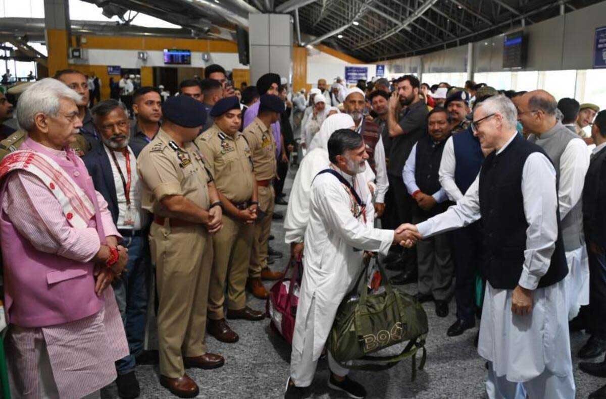 2nd batch of Hajj pilgrims leaves from Srinagar