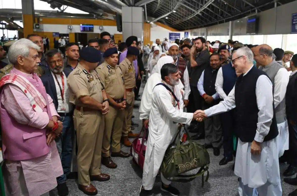 2nd batch of Hajj pilgrims leaves from Srinagar