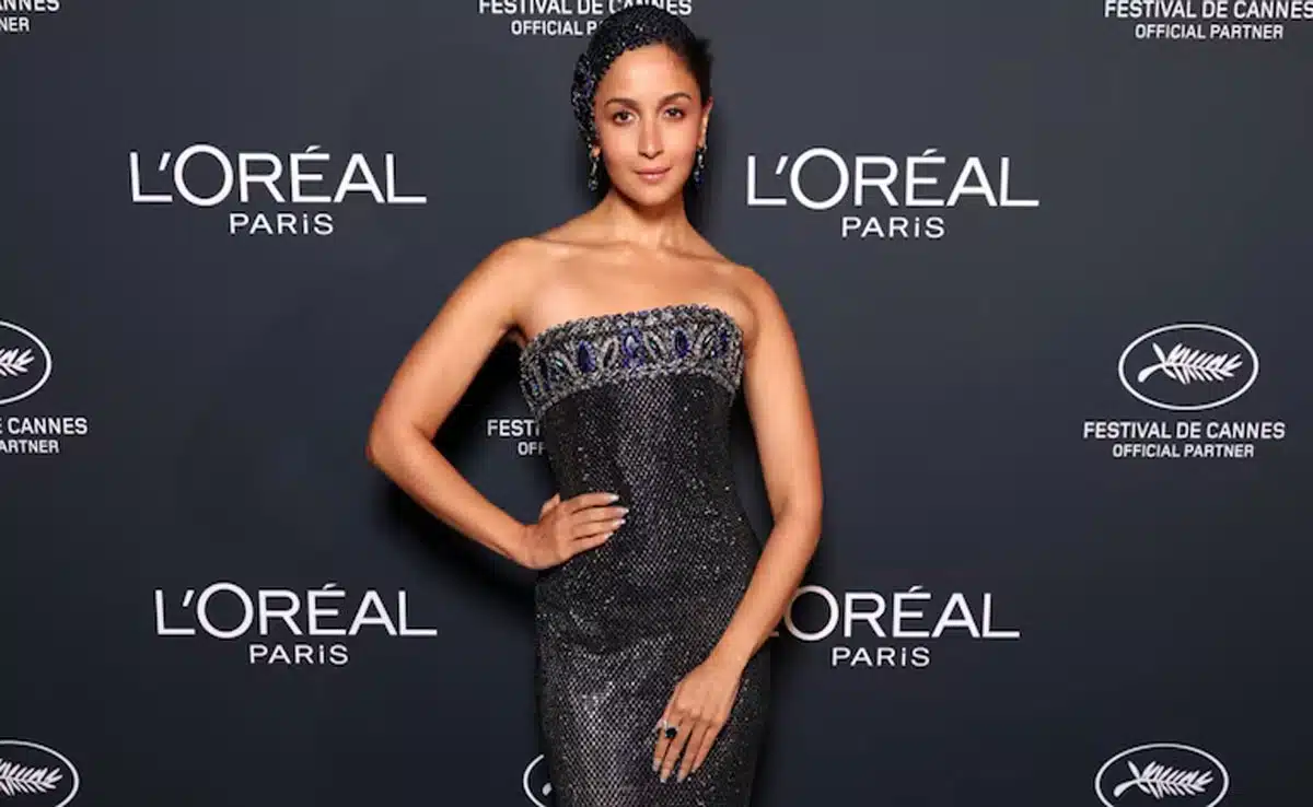 Alia Bhatt 3 Alia Bhatt wore a saree designed by Gucci for the first time