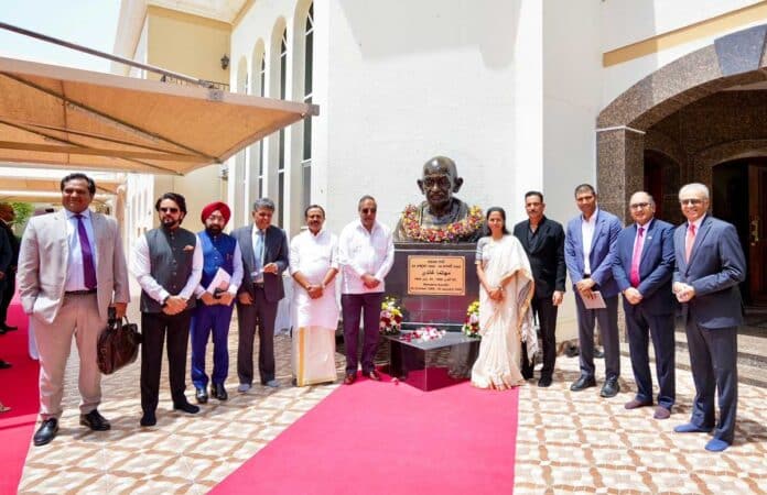 All-party delegation tribute to Mahatma Gandhi in Qatar