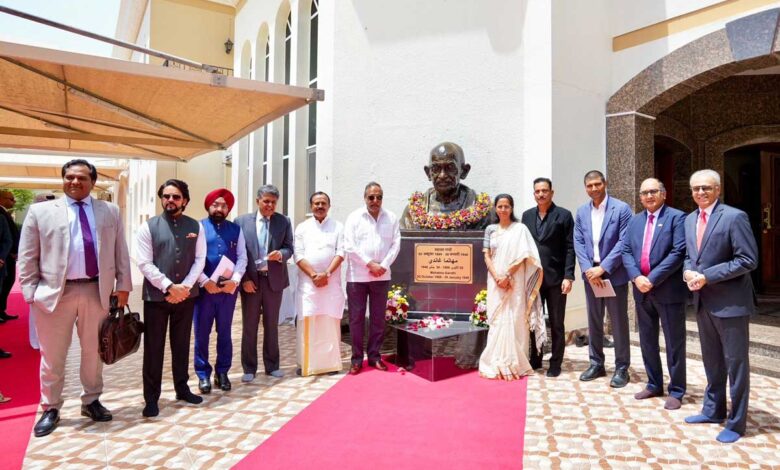 All-party delegation tribute to Mahatma Gandhi in Qatar