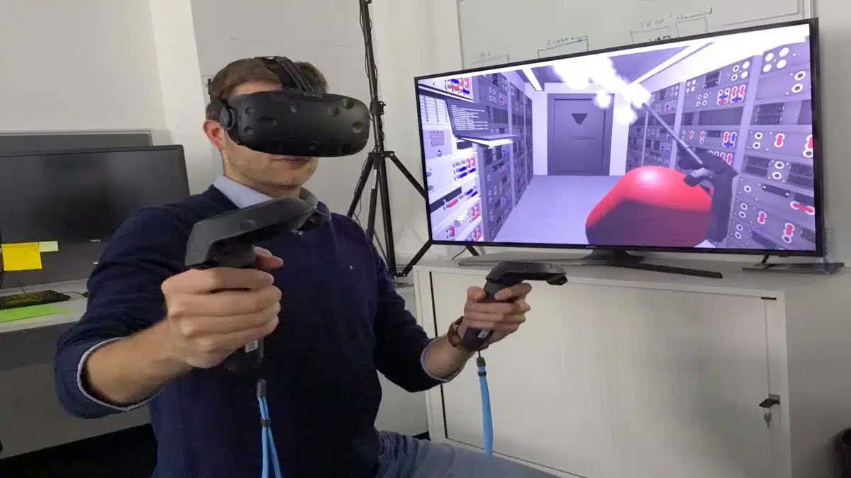 Augmented Reality (AR): Technology, Applications