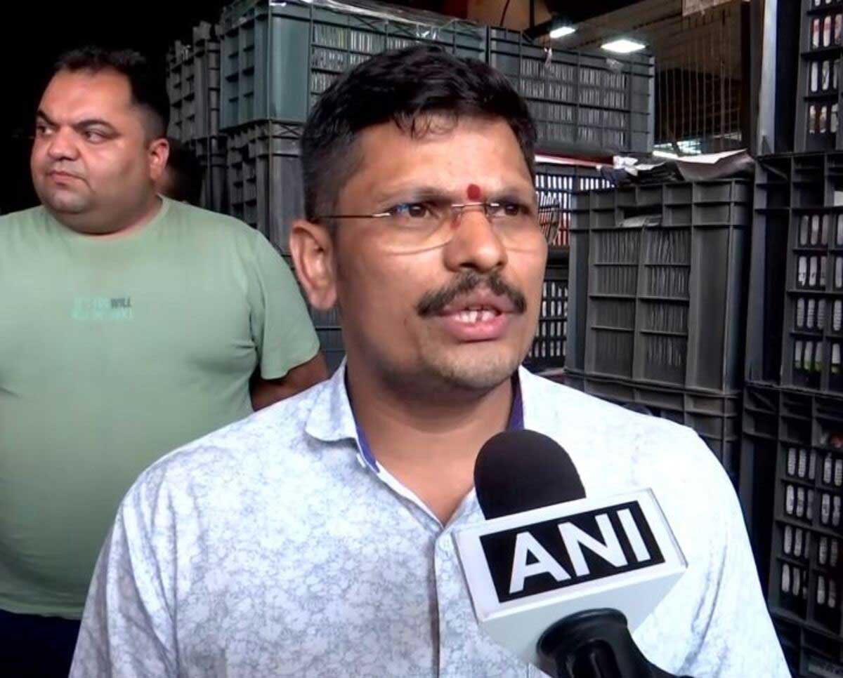 Boycott of Turkish apples in Pune