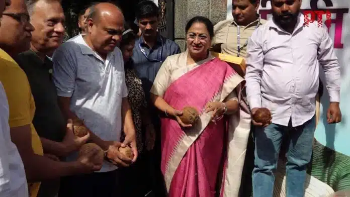 Delhi CM inaugurates Singalpur water pipeline