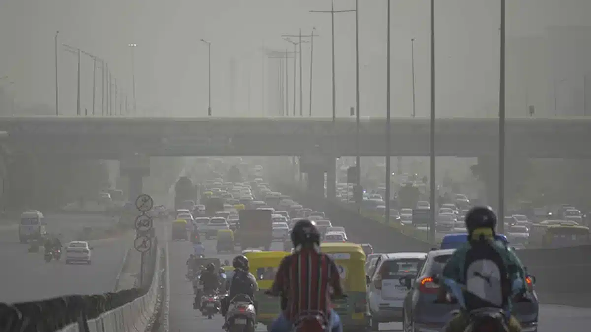 Delhi NCR 1 Delhi: Due to sudden change in weather, dust storm occurred in NCR, air quality reached poor category