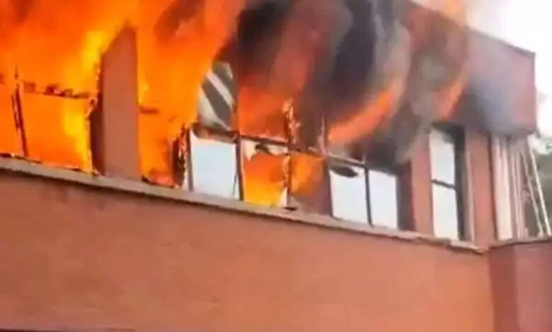Fire broke out at Shri Guru Govind Singh College of Commerce in Pitampura, Delhi