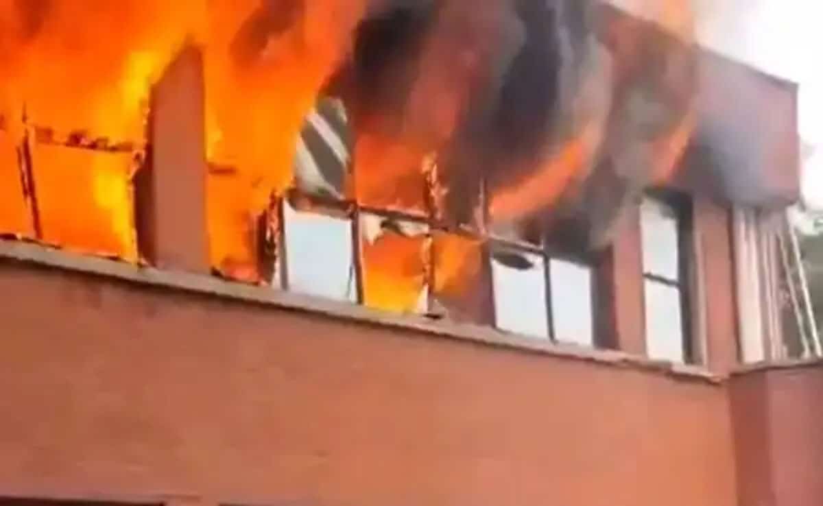 Fire broke out at Shri Guru Govind Singh College of Commerce in Pitampura, Delhi