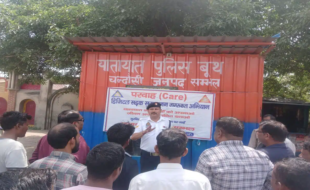Focus on traffic rules in Sambhal Digital road safety mission conducted in Sambhal, hundreds of passengers became aware