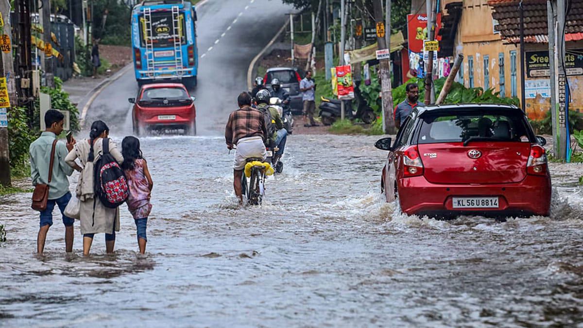 Heavy rains in Delhi cause massive waterlogging, traffic jams, flight operations disrupted