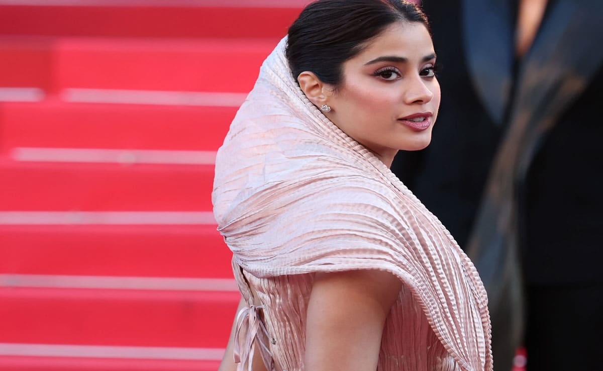
Janhvi Kapoor and Ishaan Khatter arrive at Cannes for Homebound premiere