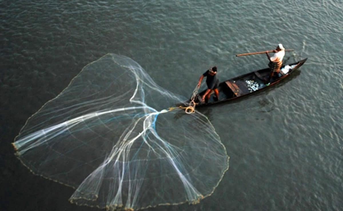 Heavy rains in Kerala affect normal life, red and orange alerts issued in many districts