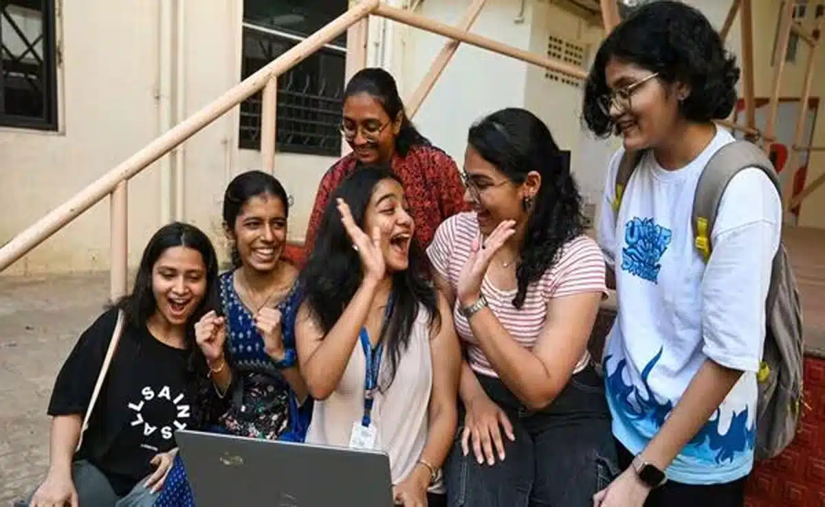 MPBSE 10th Toppers List 2025 Released, Pragya Jaiswal Tops with 100% Marks