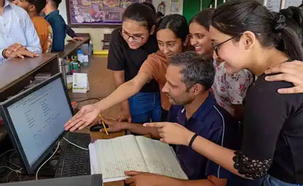 MPBSE 10th Toppers List 2025 Released, Pragya Jaiswal Tops with 100% Marks