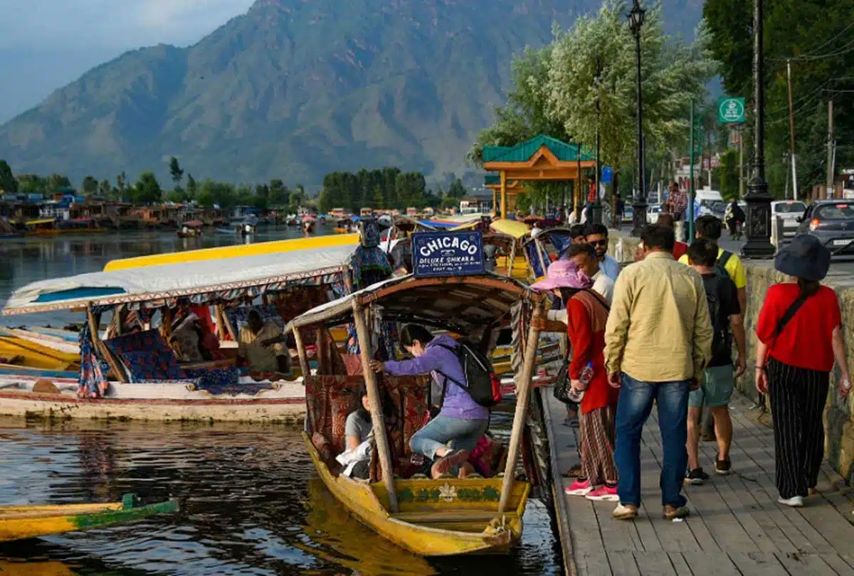 Markets open in Kashmir after 6 days