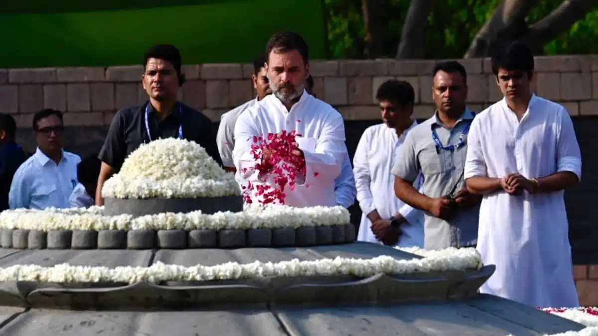 National leaders pay tribute to Rajiv Gandhi