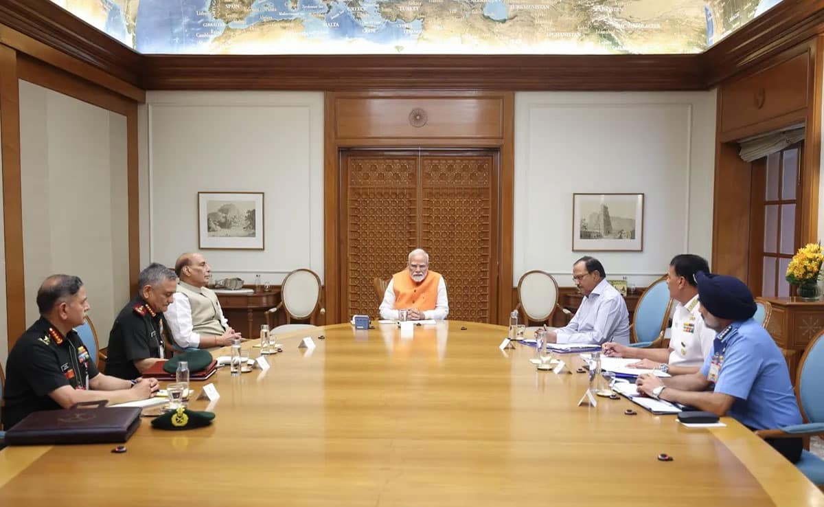 Amid rising tensions, PM Modi held an emergency meeting with the chiefs of the three armies
