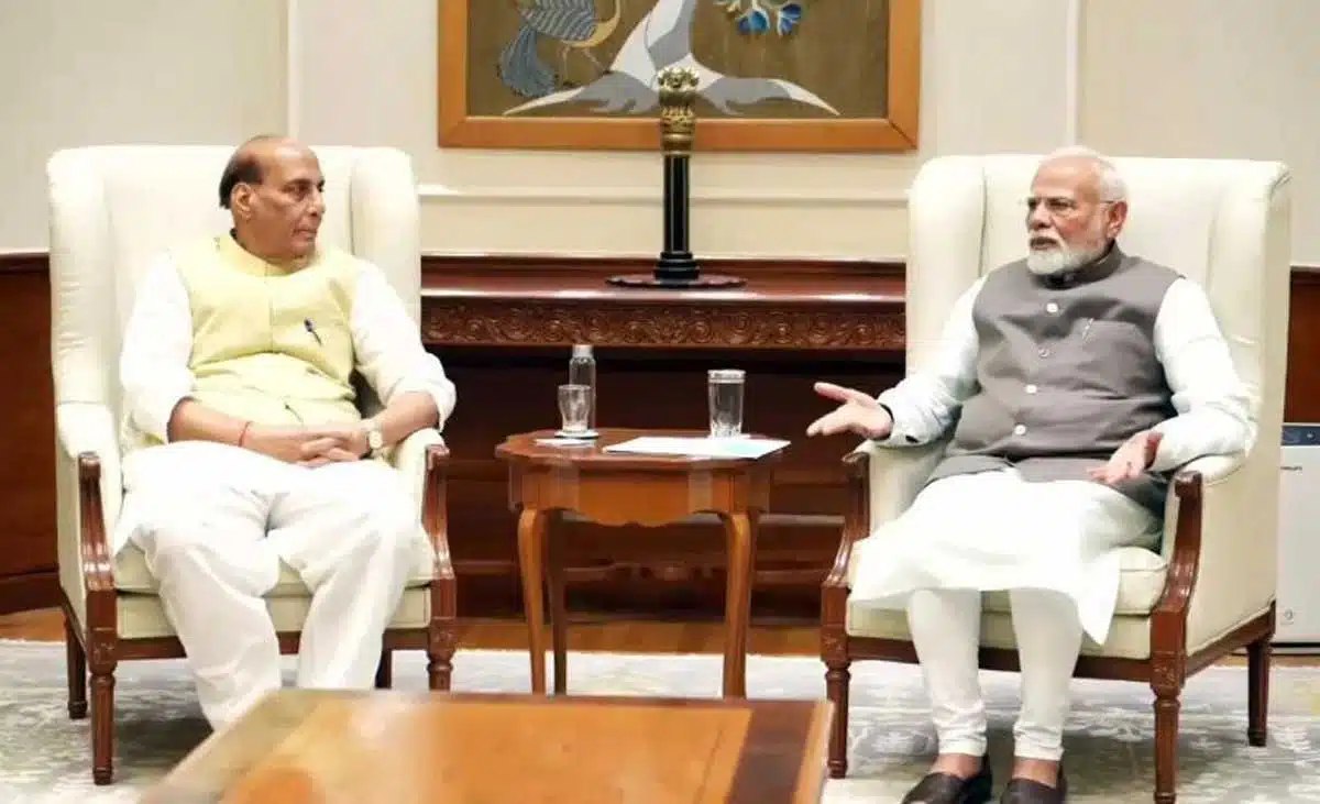 PM Modi held a meeting with the army and ministers 2 PM Modi held a meeting with the army and ministers
