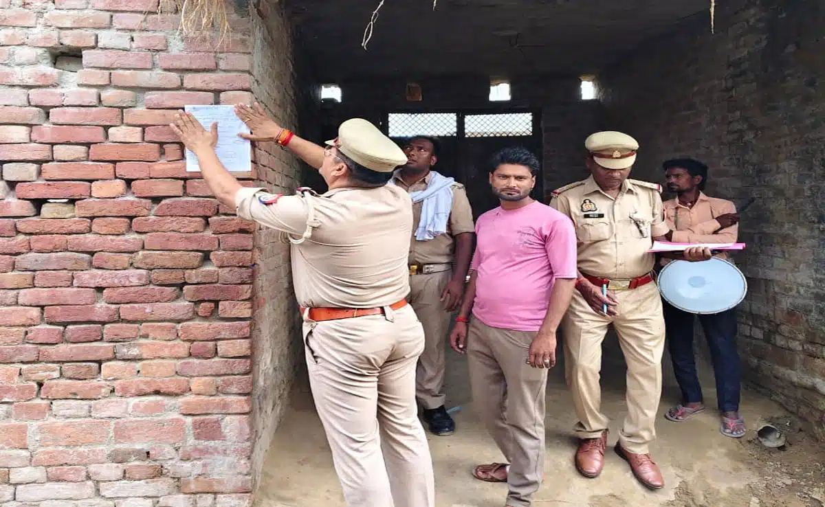 Police takes strict action on court order against absconding accused Dharamveer alias Dhamma
Sambhal: Police takes strict action on court order against absconding accused Dharamveer alias Dhamma