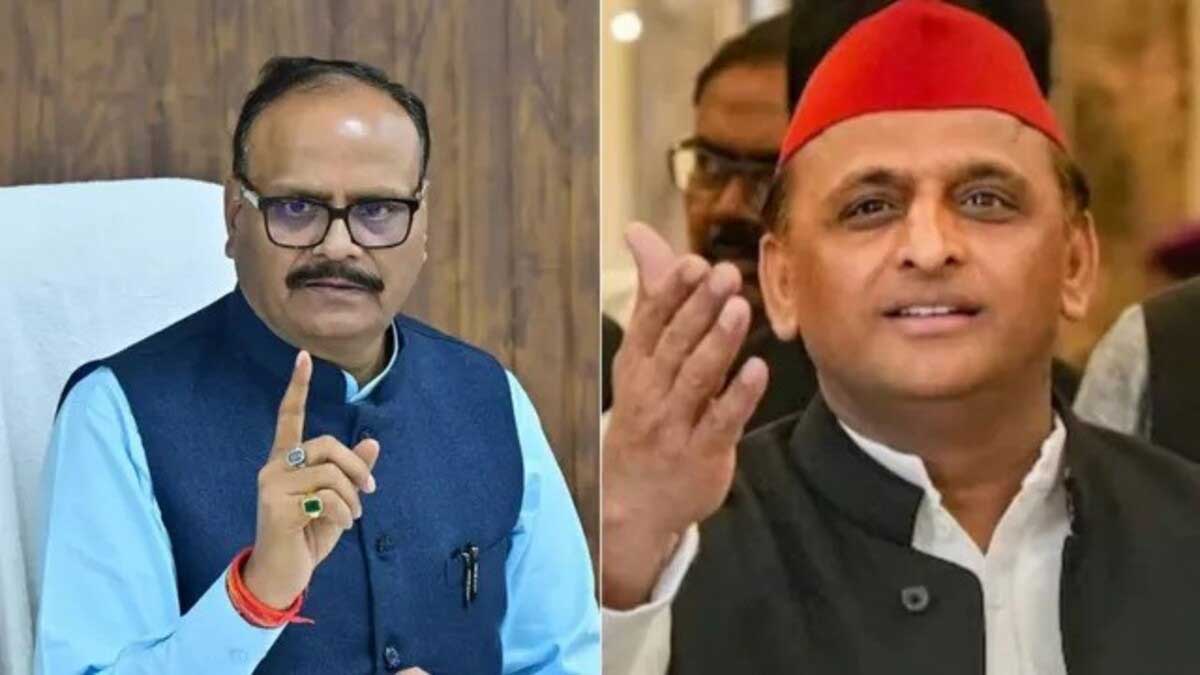 Politics over Akhilesh Yadav maafi maang poster