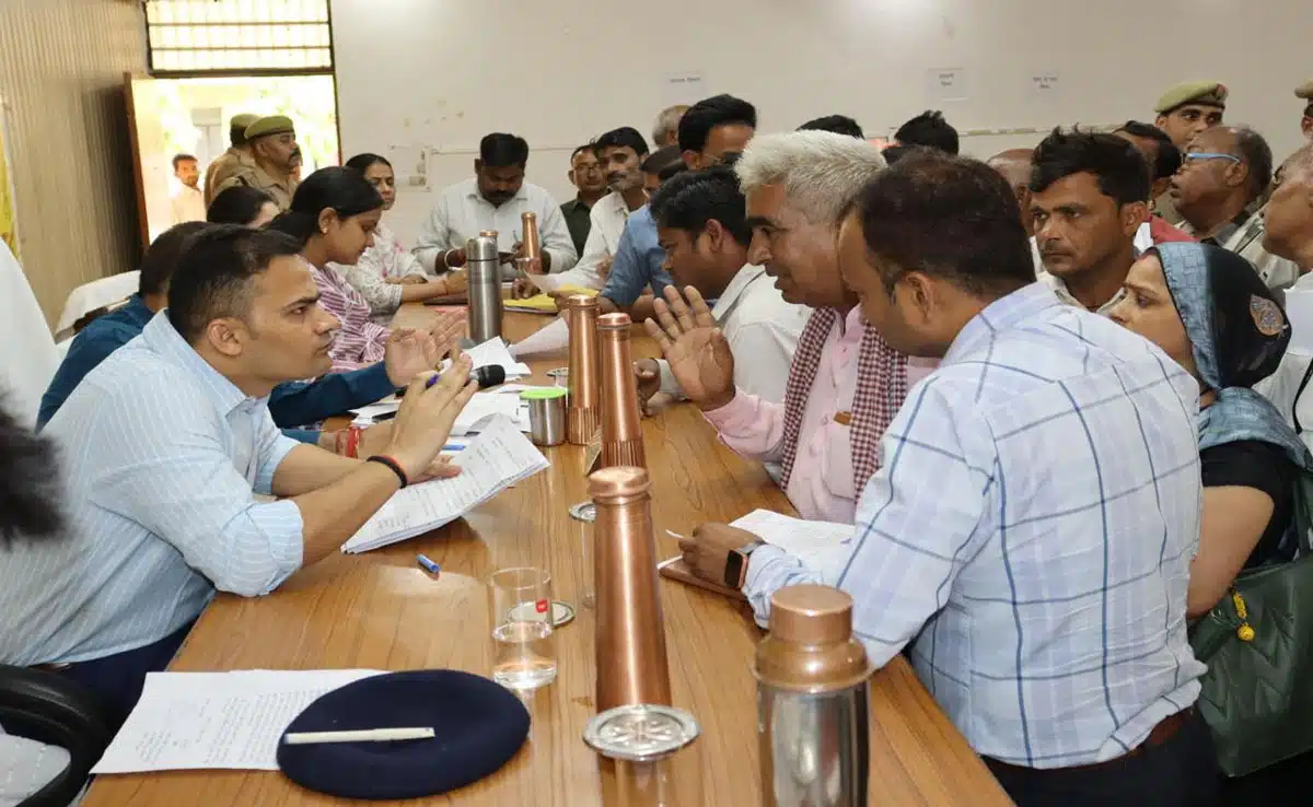 SP Sambhal heard public problems in Chandausi, instructed officials to resolve them immediately