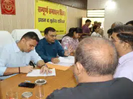 SP Sambhal heard public problems in Chandausi, instructed officials to resolve them immediately