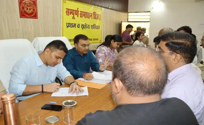 SP Sambhal heard public problems in Chandausi, instructed officials to resolve them immediately