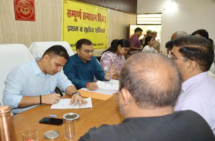 SP Sambhal heard public problems in Chandausi, instructed officials to resolve them immediately