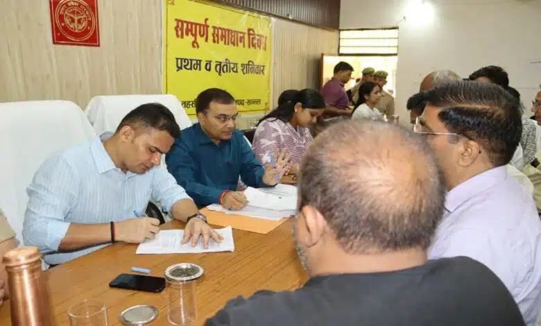 SP Sambhal heard public problems in Chandausi, instructed officials to resolve them immediately