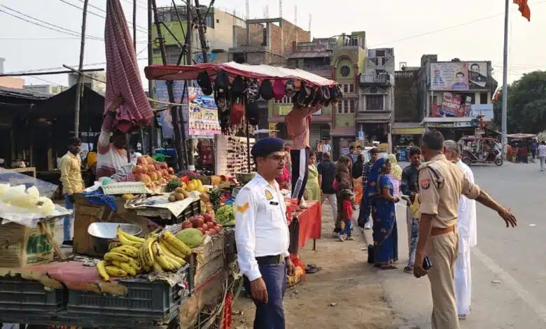 Special campaign of traffic police in Sambhal, major action against disorderly vehicles and encroachment