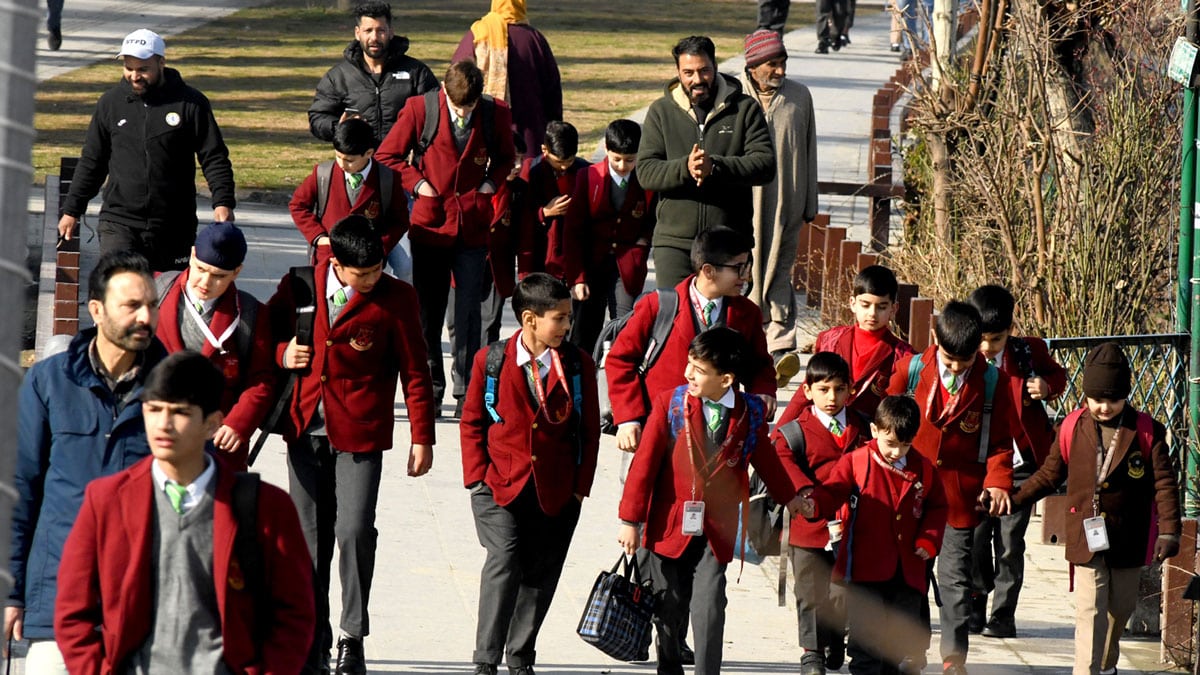 Schools will open in entire Kashmir from today except border areas, see full information here