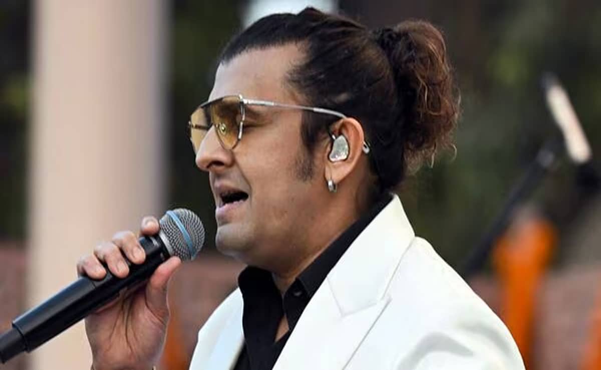 Sonu Nigam
Sonu Nigam's 'rude' statement: Case filed with Bengaluru police