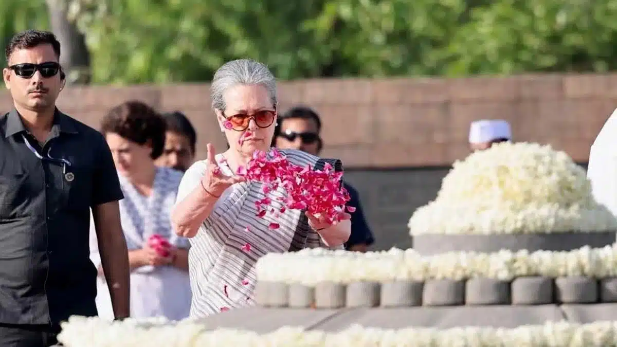 Tributes paid to Rajiv Gandhi on his death anniversary 3 Tributes paid to Rajiv Gandhi on his death anniversary
