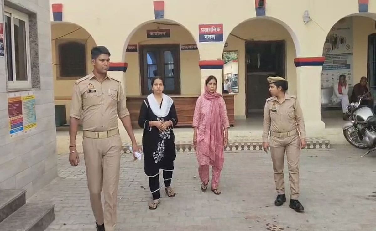 Two accused of land mafia gang arrested in Sambhal 1 Crackdown on land mafia in Sambhal, two members of fake document gang arrested
