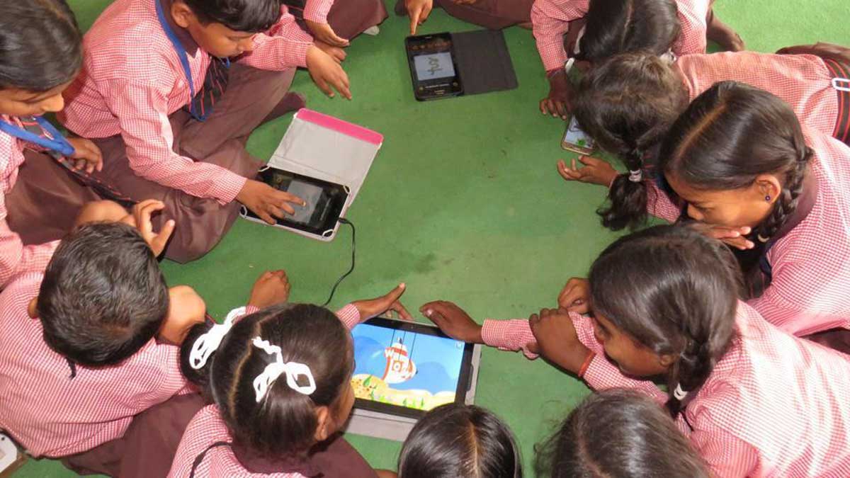 Yogi Adityanath supports virtual education in schools