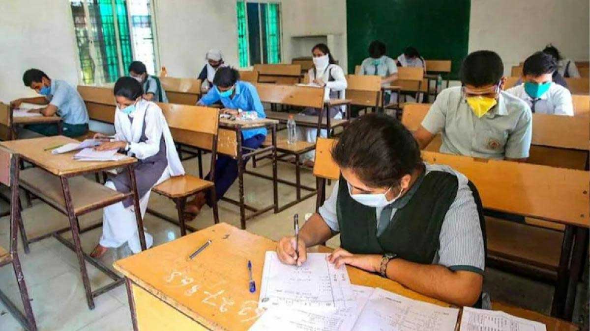 Yogi Adityanath supports virtual education in schools