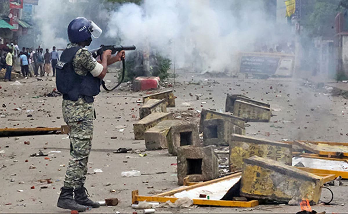 Conflict over Yunus government's law in Bangladesh, officers take to the streets