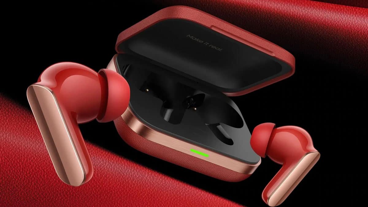 Along with the GT 7, Realme also launched the Buds Air 7 Pro